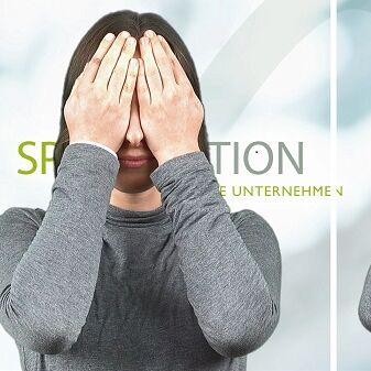 Handflächen liegen auf den Augen und wärmen die Augen zur Entspannung